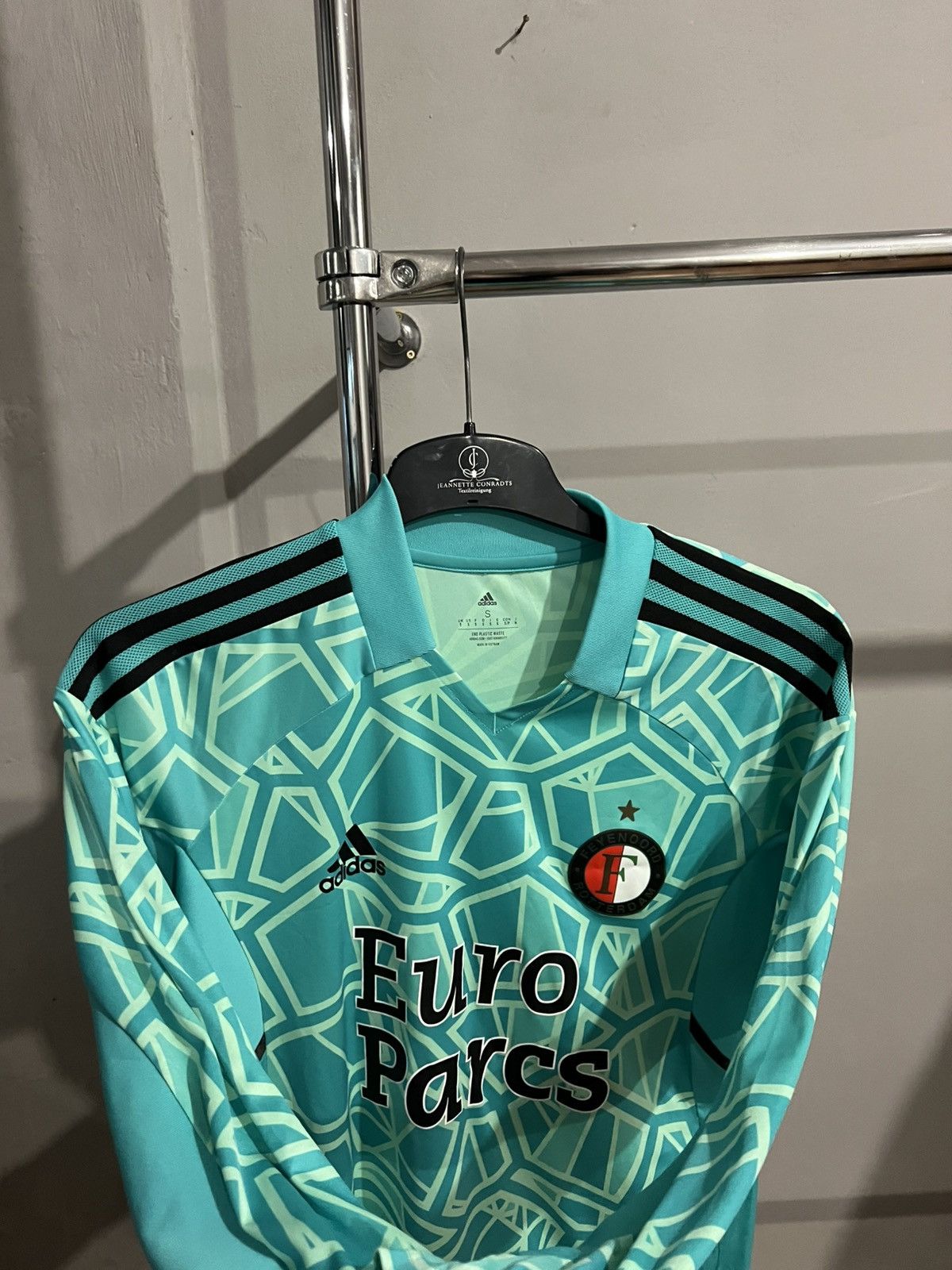 Adidas 2022/23 FEYENOORD ROTTERDAM #16 GO PLAYER ISSUED SOCCERSHIRT Size US S / EU 44-46 / 1 - 11 Thumbnail