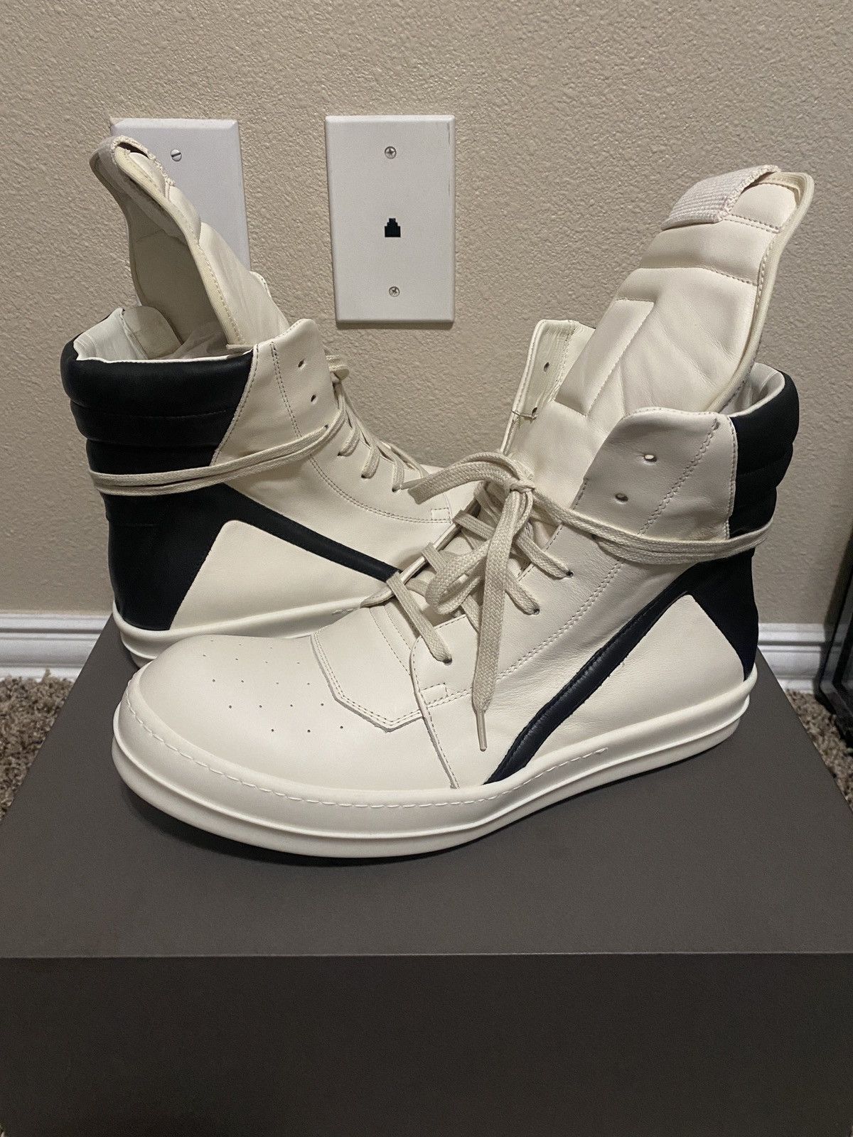 Rick Owens Rick Owens Luxor Geobasket Milk/Black/Milk Size 44 | Grailed