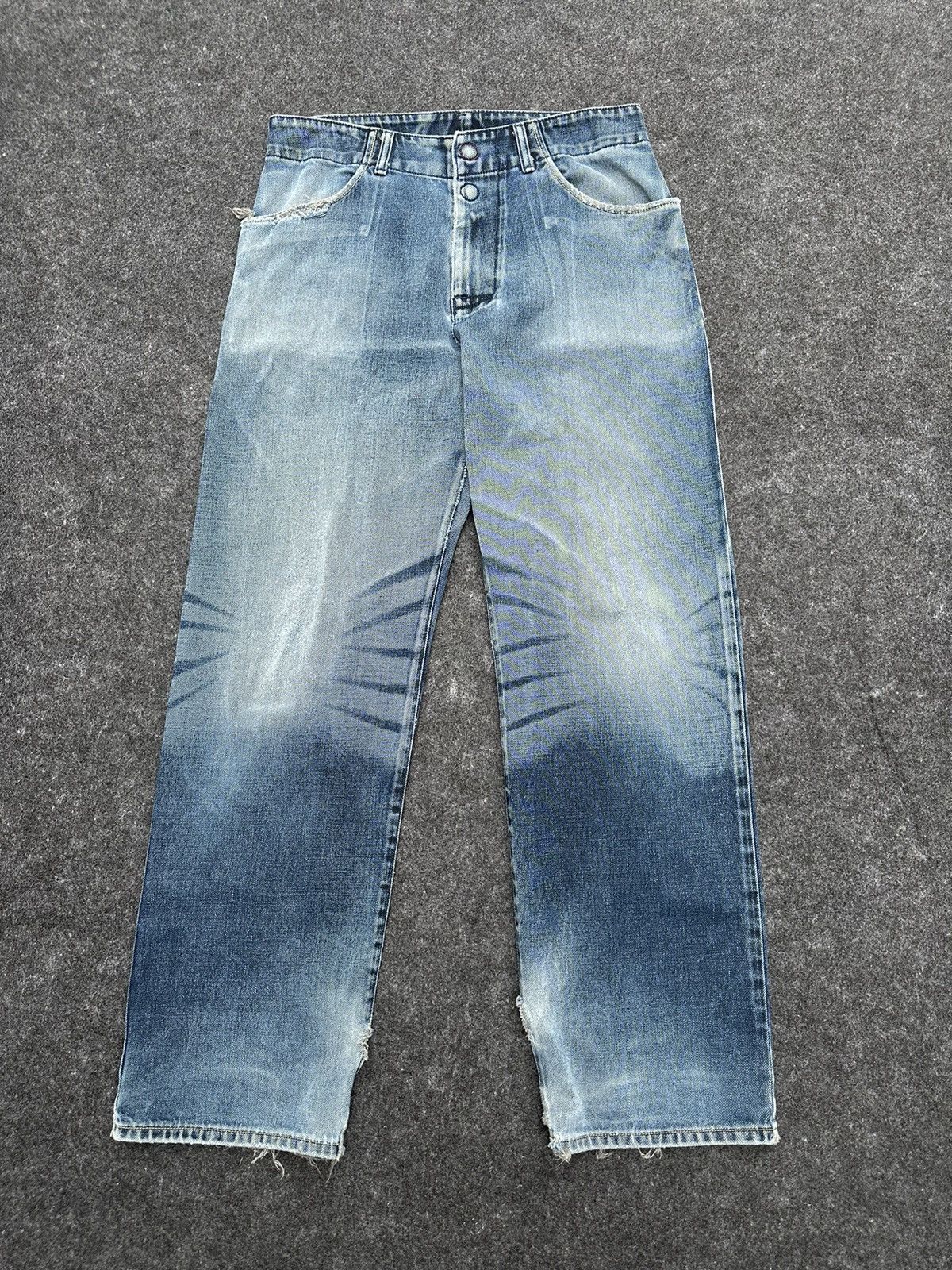 Levi's Vintage Levis 702 Baggy Destroyed Denim 34x32 D59 Size US 34 / EU 50 - 1 Thumbnail