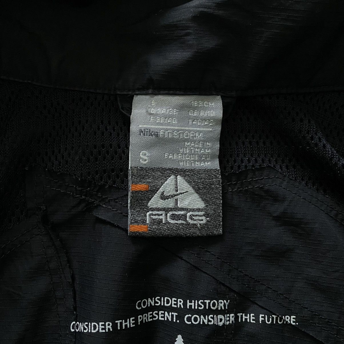 Vintage Vintage Nike ACG Considered Tech Windbreaker Jacket Gorpcore Size S / US 4 / IT 40 - 15 Thumbnail