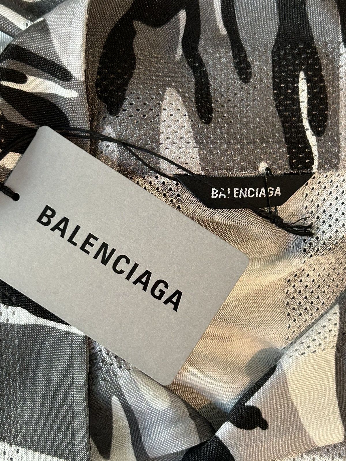 Balenciaga NWT! MSRP: $1.3k Oversized Mesh Jersey Camo Button Up Size US L / EU 52-54 / 3 - 5 Thumbnail