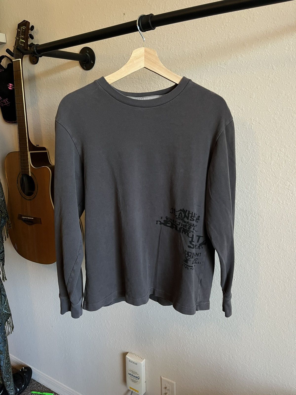 Old Navy Y2K Old Navy Distressed Graphic Long Sleeve Tee — Grey (M) Size M / US 6-8 / IT 42-44 - 1 Thumbnail