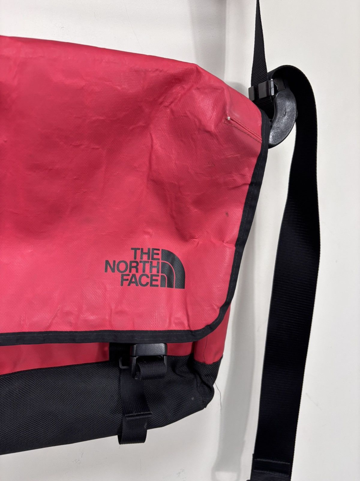 The North Face The North Face Base Camp Voyager Messenger Bag Red Outdoor Size ONE SIZE - 5 Thumbnail