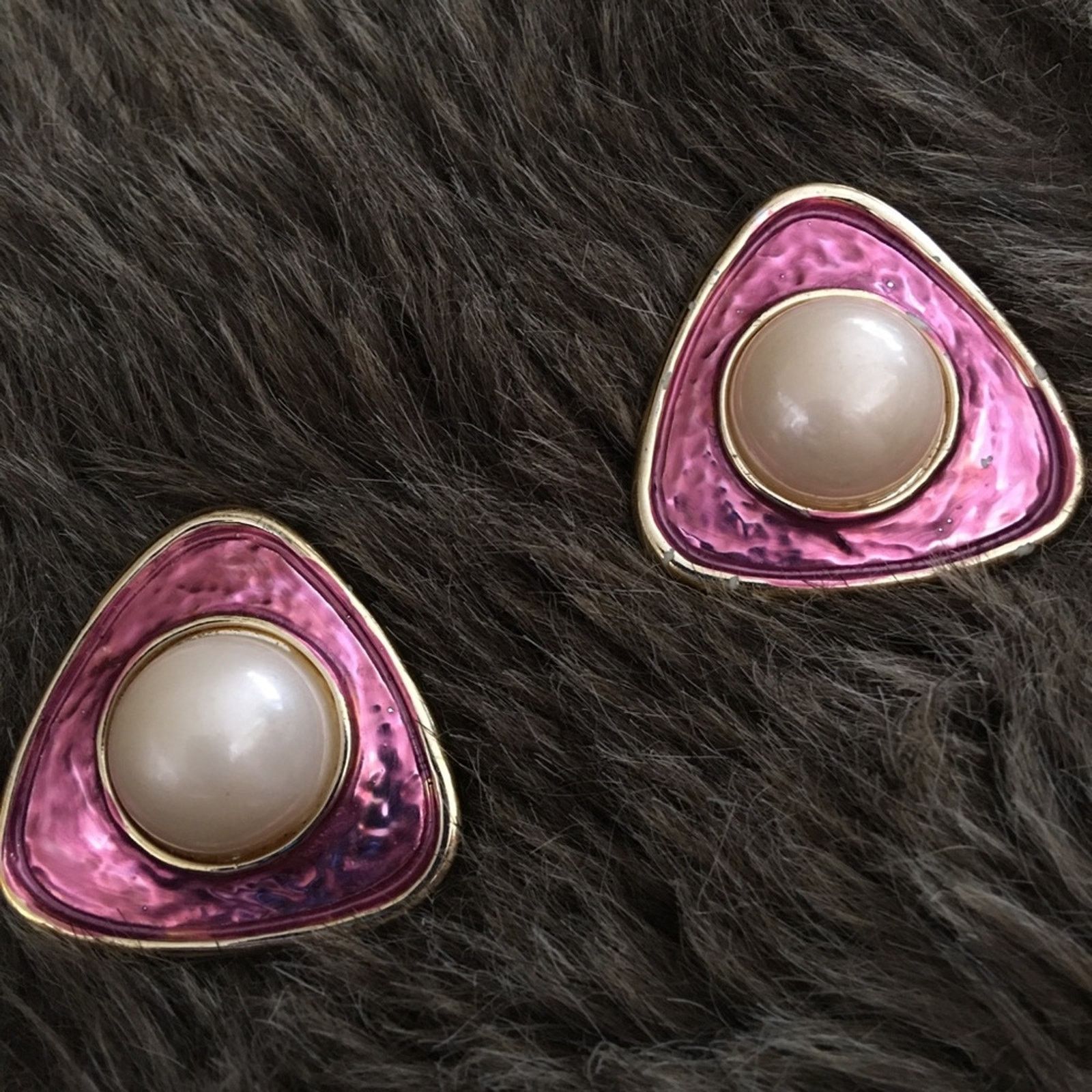 Vintage Vintage 80s triangle shaped pearl clip earrings Size ONE SIZE - 1 Thumbnail