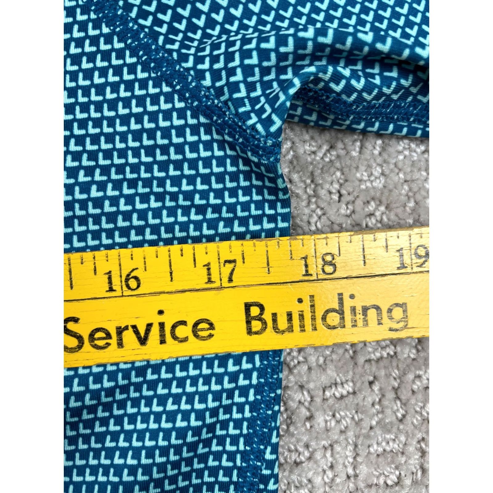 Under Armour Under Armour ColdGear Pullover Womens M Blue Geometric Stretch Fitted Half Zip Size M / US 6-8 / IT 42-44 - 3 Thumbnail