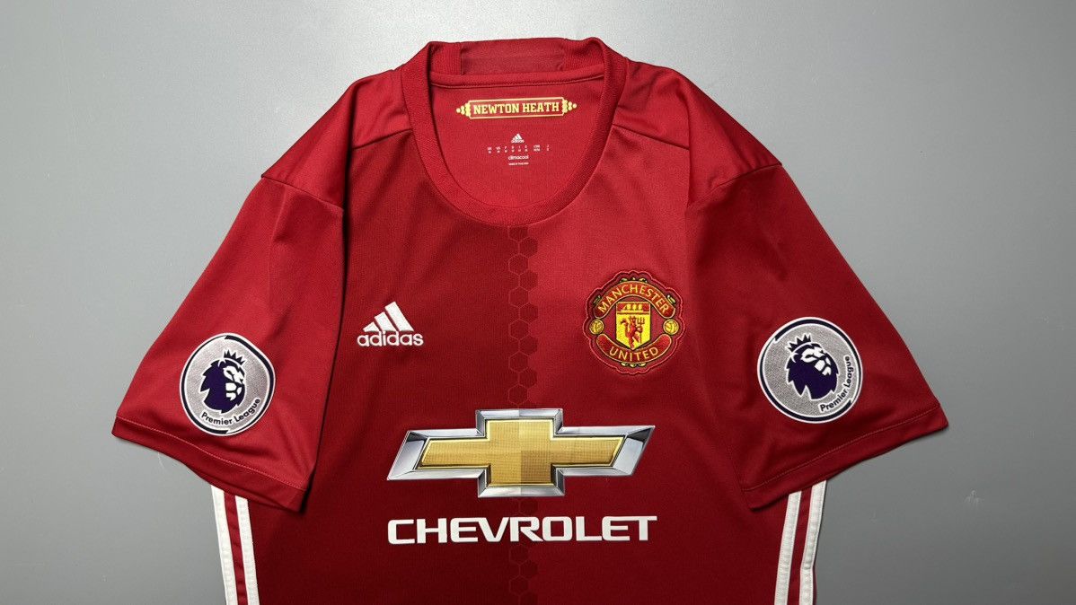 Adidas MAN UNITED ADIDAS 2016/2017 FOOTBALL JERSEY #16 CARRICK Size US M / EU 48-50 / 2 - 3 Thumbnail