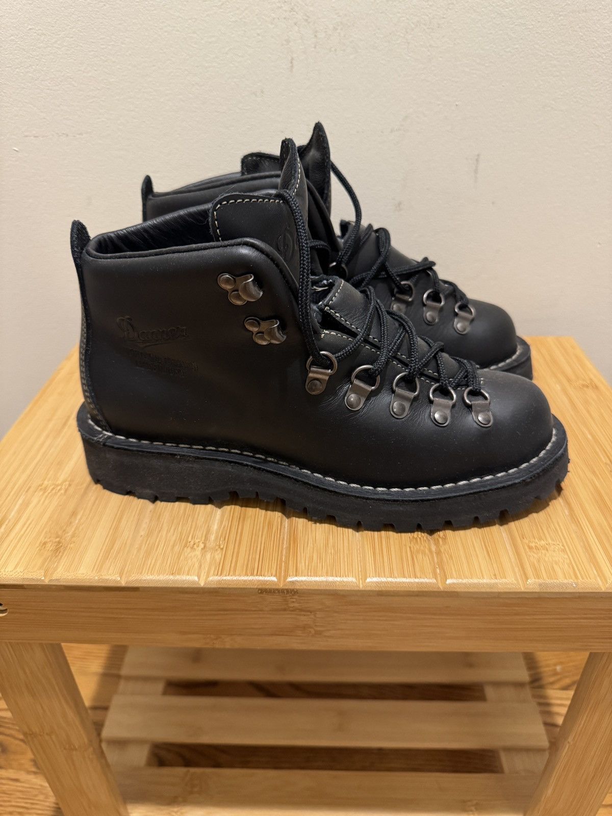 Danner Danner Mountain Light II Black Gore-Tex BNIB 6.5EE Size US 6.5 / EU 39-40 - 5 Thumbnail
