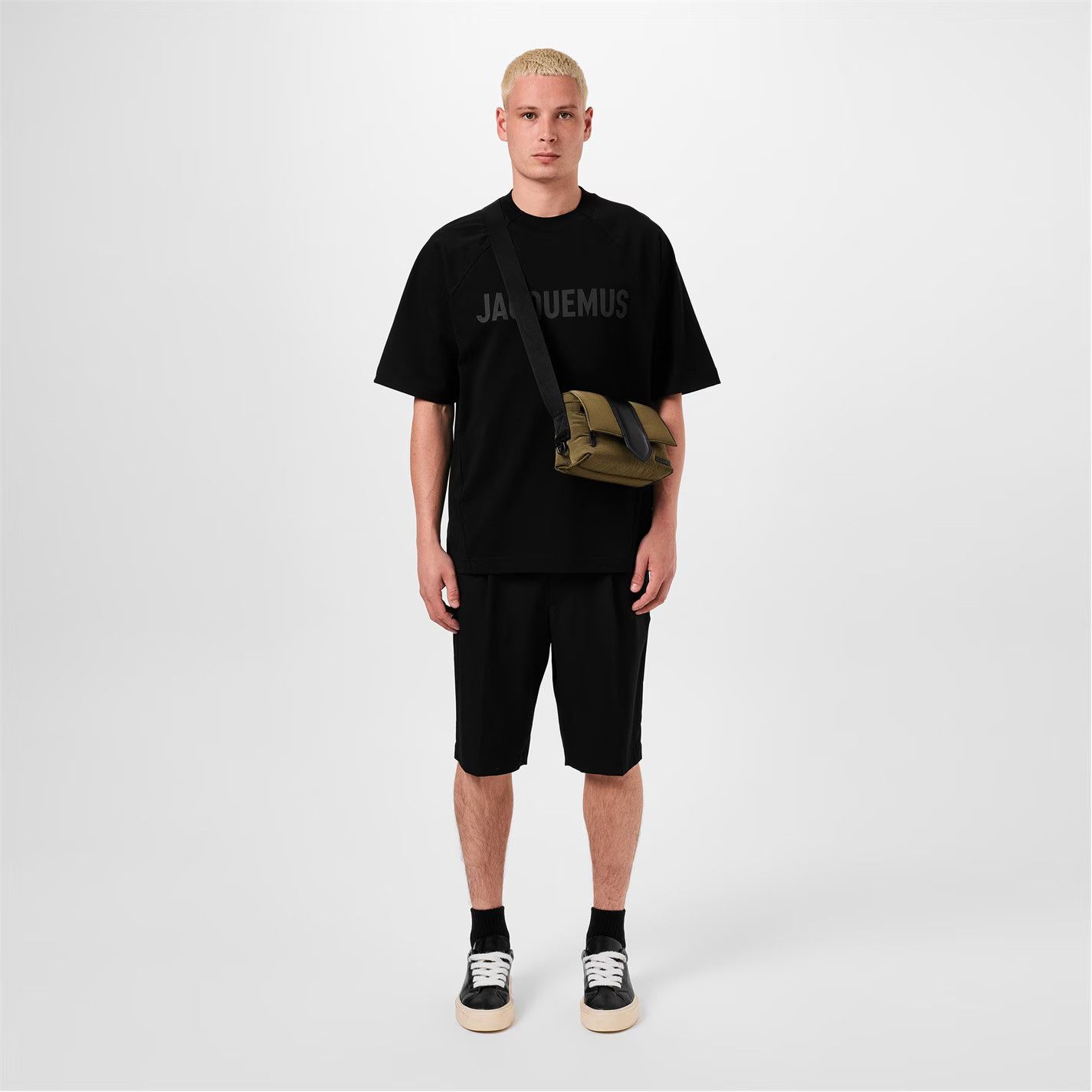 Jacquemus o1g2r1mq0426 Le Typo T-Shirt in Black Size US M / EU 48-50 / 2 - 5 Thumbnail