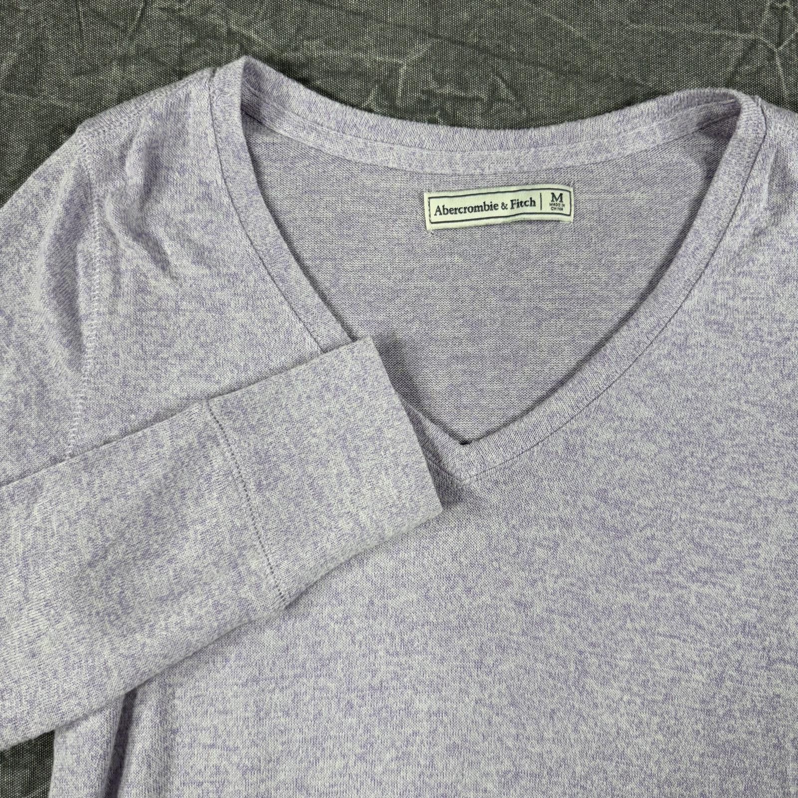 Abercrombie & Fitch Abercrombie Shirt Women's M Purple Long Sleeve V-Neck Size M / US 6-8 / IT 42-44 - 1 Thumbnail