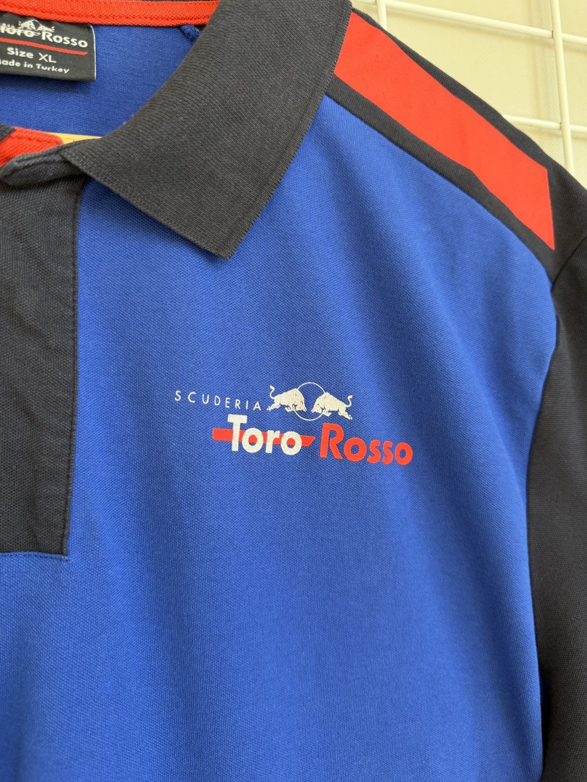 Red Bull Scuderia Red Bull Toro Rosso Racing Shirt Mens Size L/XL Size US XL / EU 56 / 4 - 9 Thumbnail