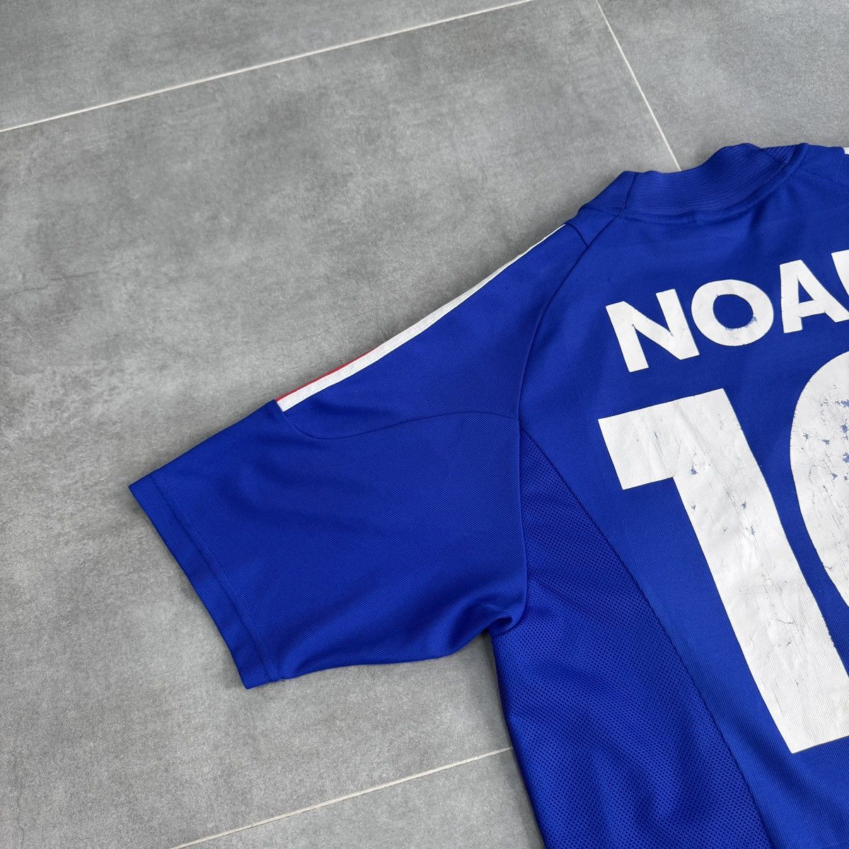 Vintage Vintage Adidas France National 2002/2004 Home Soccer Jersey Size US M / EU 48-50 / 2 - 15 Thumbnail