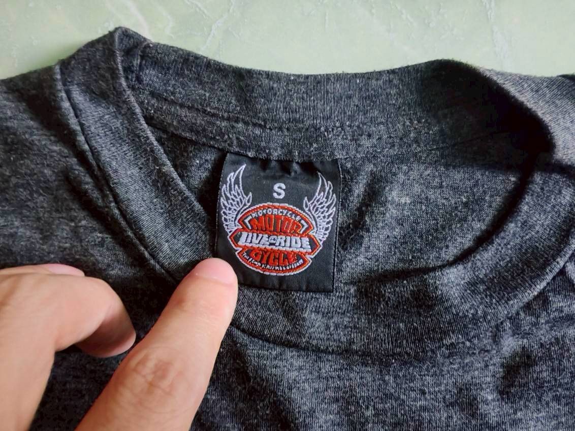 Other 00s 3d emblem pattern retro shirt live to ride eagle 16/25.7 Size US XS / EU 42 / 0 - 5 Thumbnail