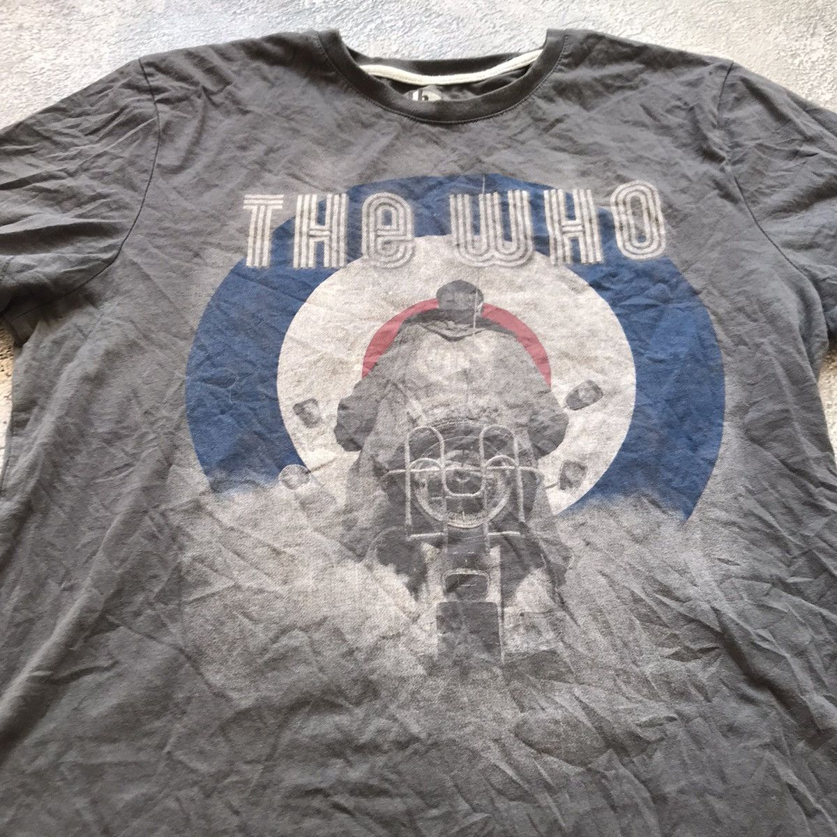 Vintage Vintage 90s WHO Band Tee Sun Faded Graphic Tee Grunge Slim M Size US M / EU 48-50 / 2 - 3 Thumbnail