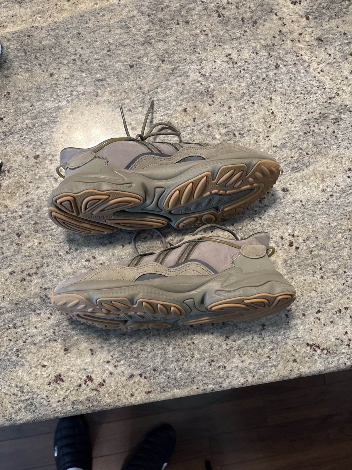 Adidas Adidas Ozweego – Olive Green (US 11) Size US 11 / EU 44 - 4 Thumbnail