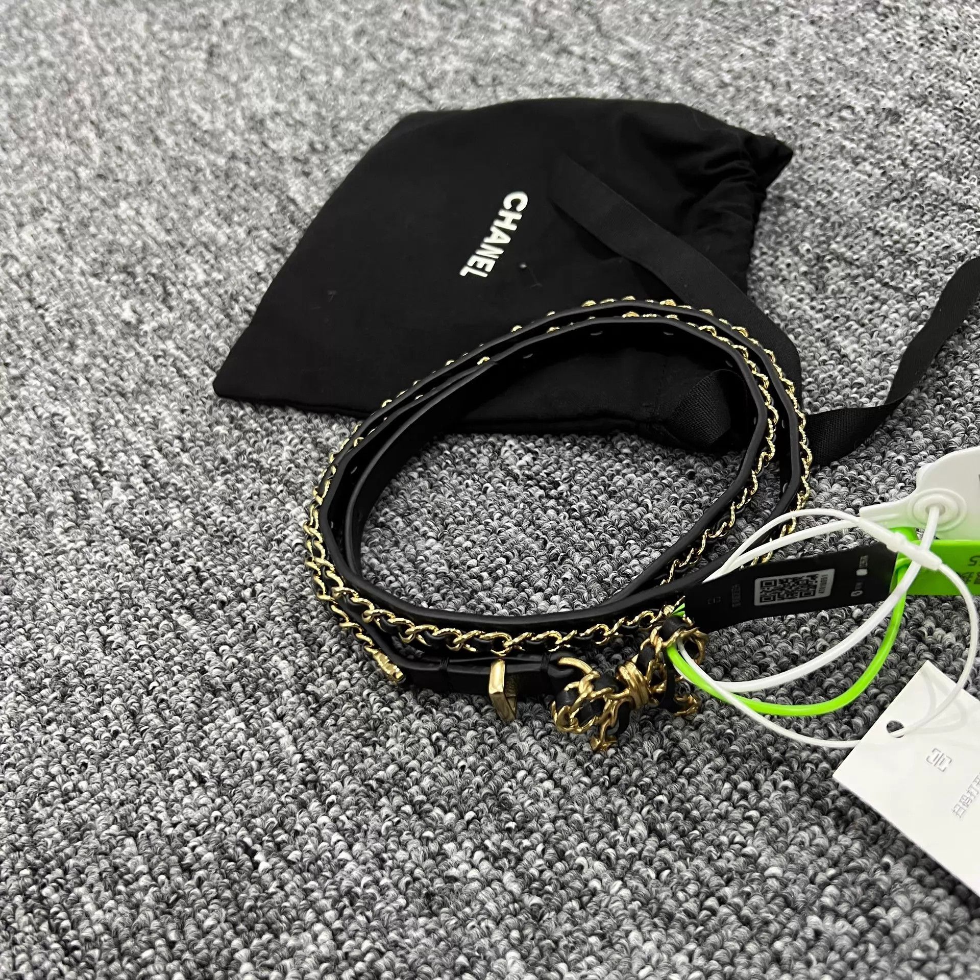 Chanel Chanel 22A Black Gold Leather Chain Bow Buckle Thin Belt Size ONE SIZE - 1 Thumbnail