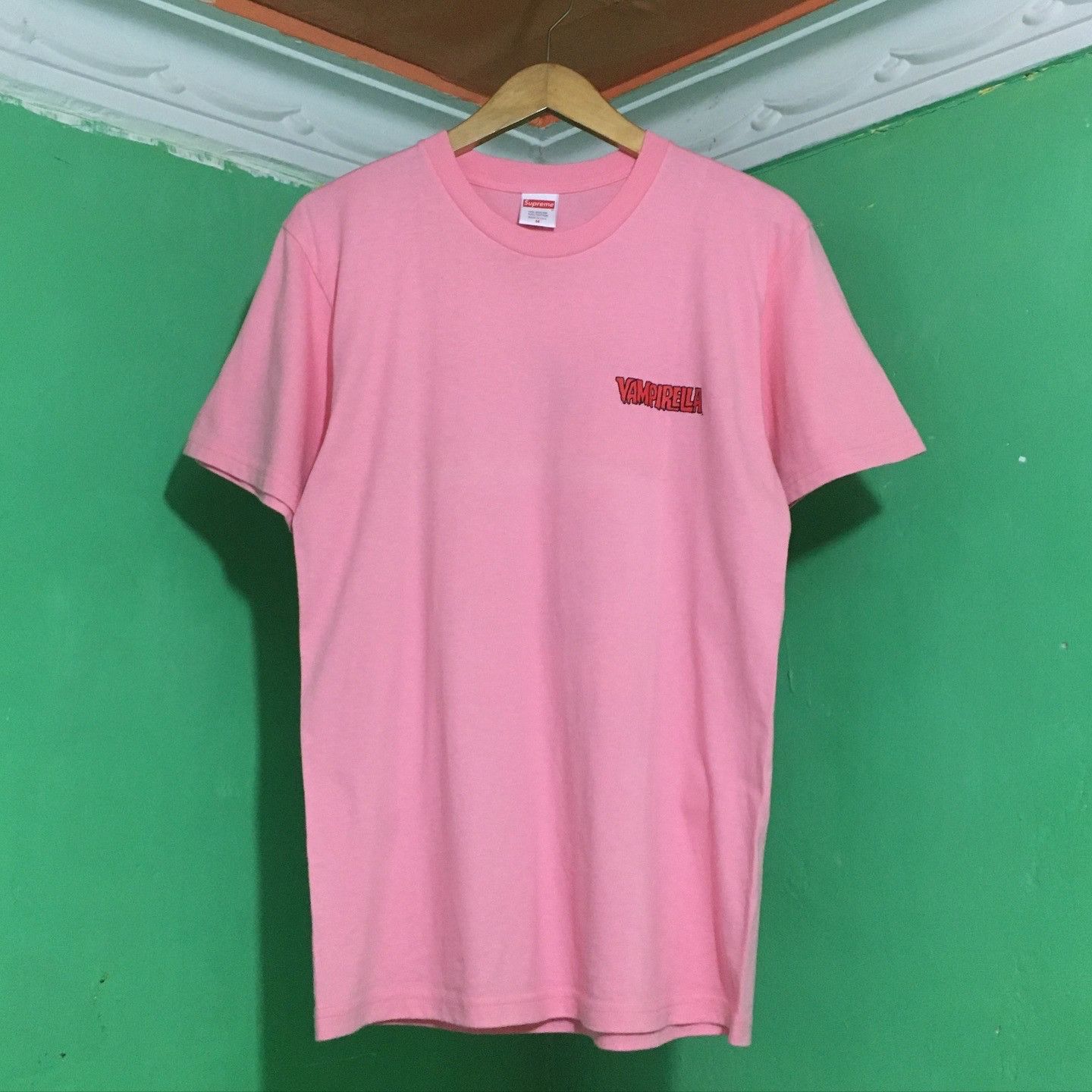 Supreme Supreme Vampirella SS17 Card Tee Bright Coral Size US M / EU 48-50 / 2 - 2 Thumbnail