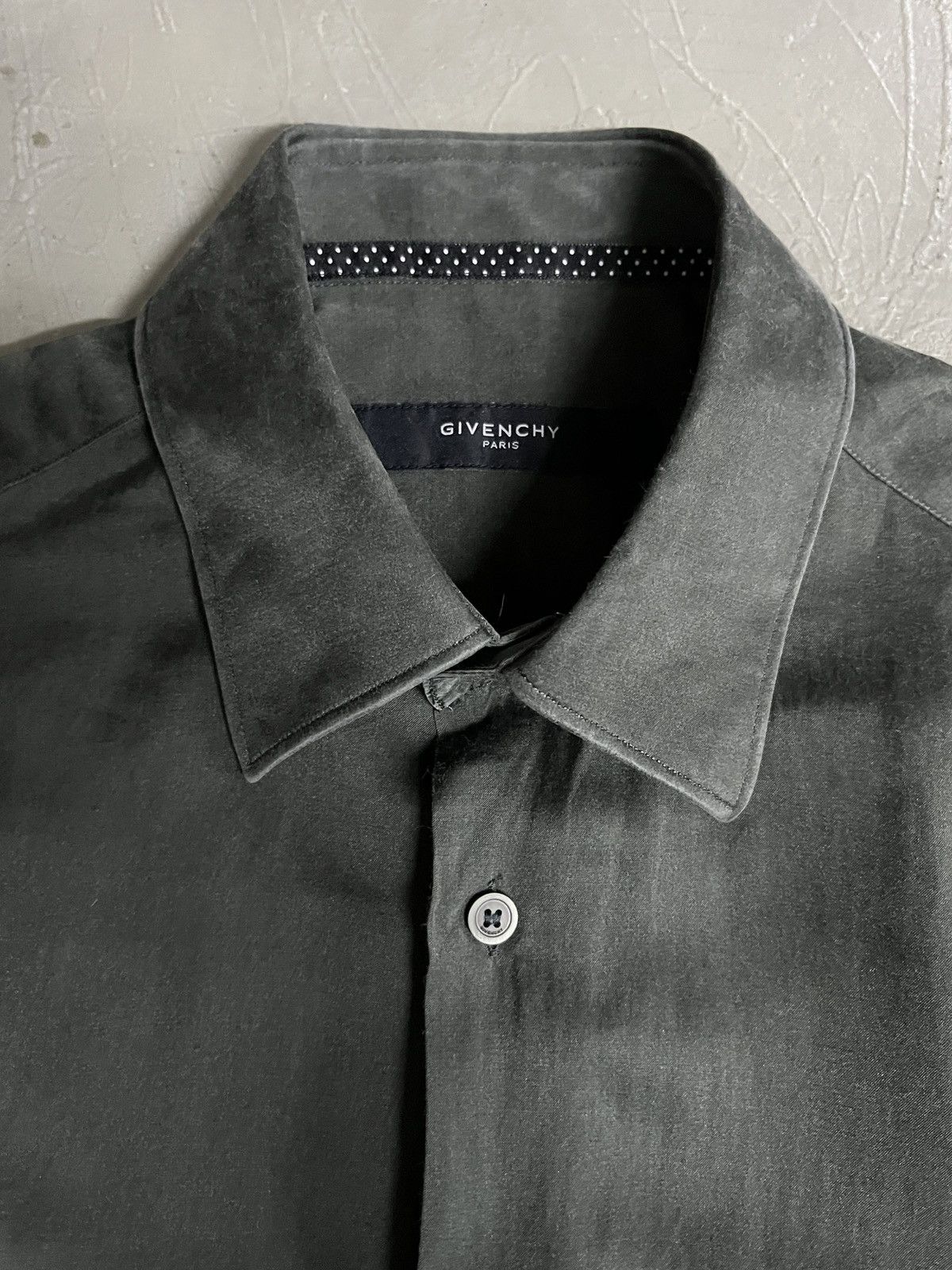 Givenchy SS2008 - Givenchy Men Black Silk Small Logo Button Up Shirt Size US M / EU 48-50 / 2 - 3 Thumbnail
