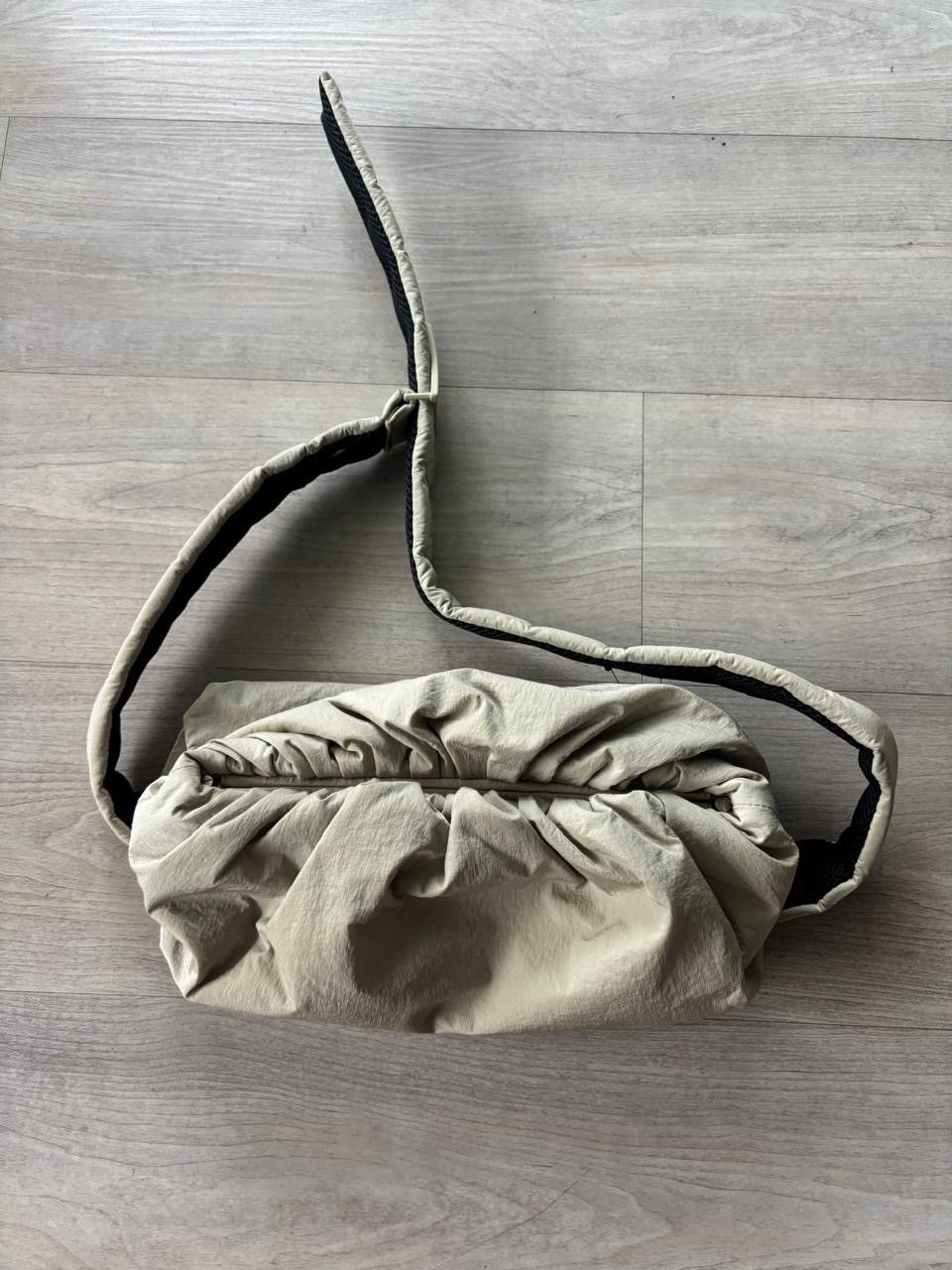 Bottega Veneta Bottega Veneta Tan 'The Body' Pouch Bag Size ONE SIZE - 1 Thumbnail