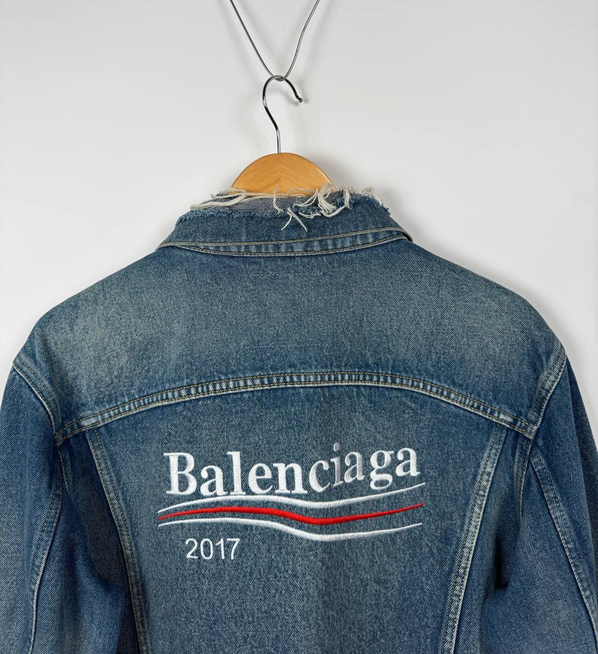Balenciaga Balenciaga Campaign Distressed Denim Jacket Size US M / EU 48-50 / 2 - 4 Thumbnail