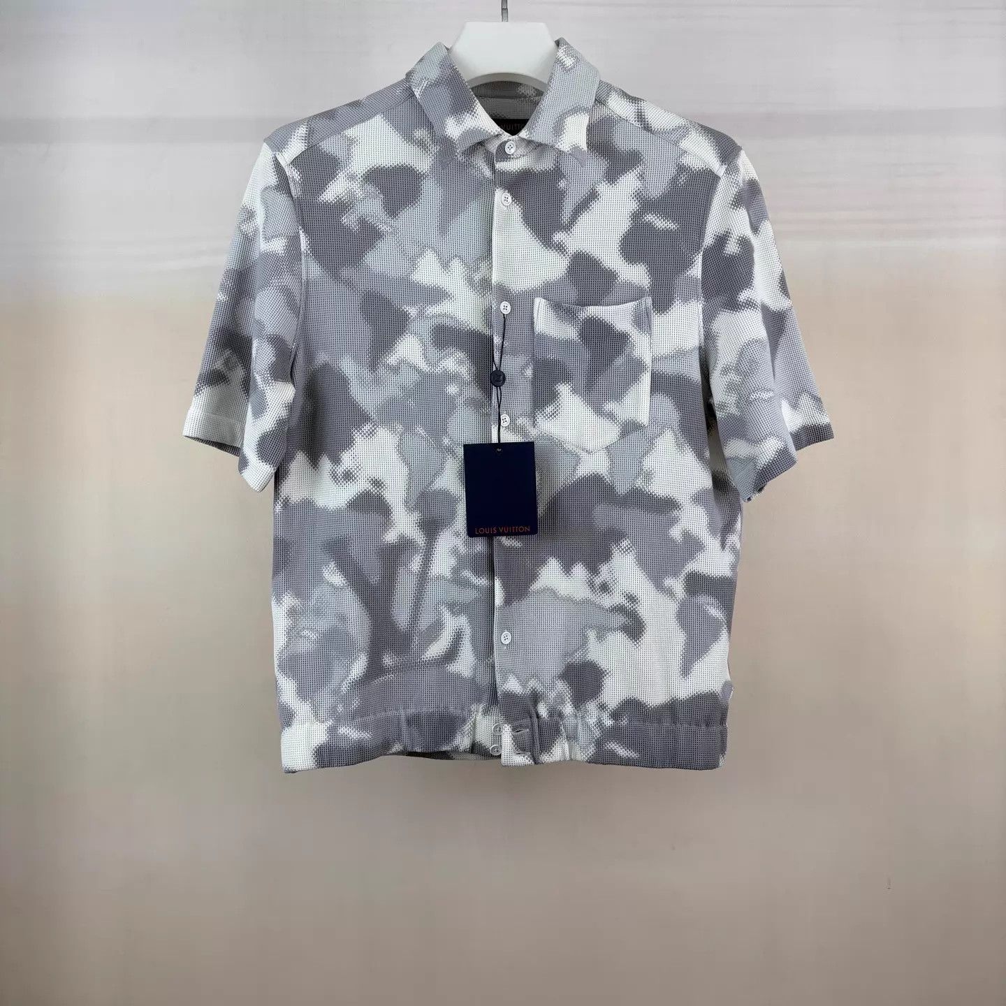 Louis Vuitton Louis Vuitton Gray Camo Short Shirt M New With Tags Size US M / EU 48-50 / 2 - 1 Thumbnail
