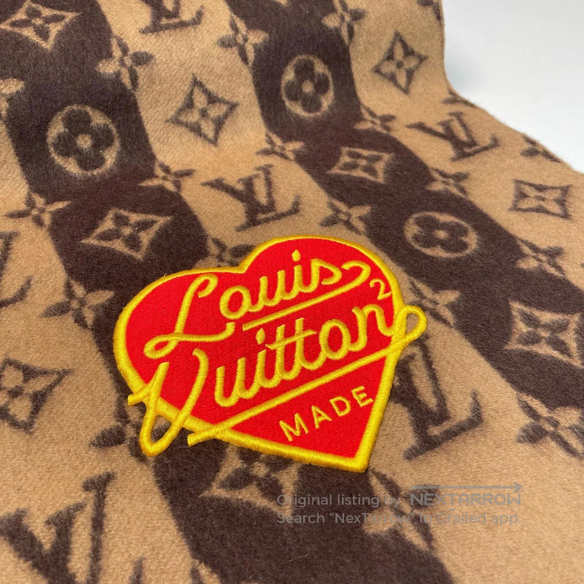 Louis Vuitton Louis Vuitton Brown and khaki color block heart little tig Size ONE SIZE - 3 Thumbnail