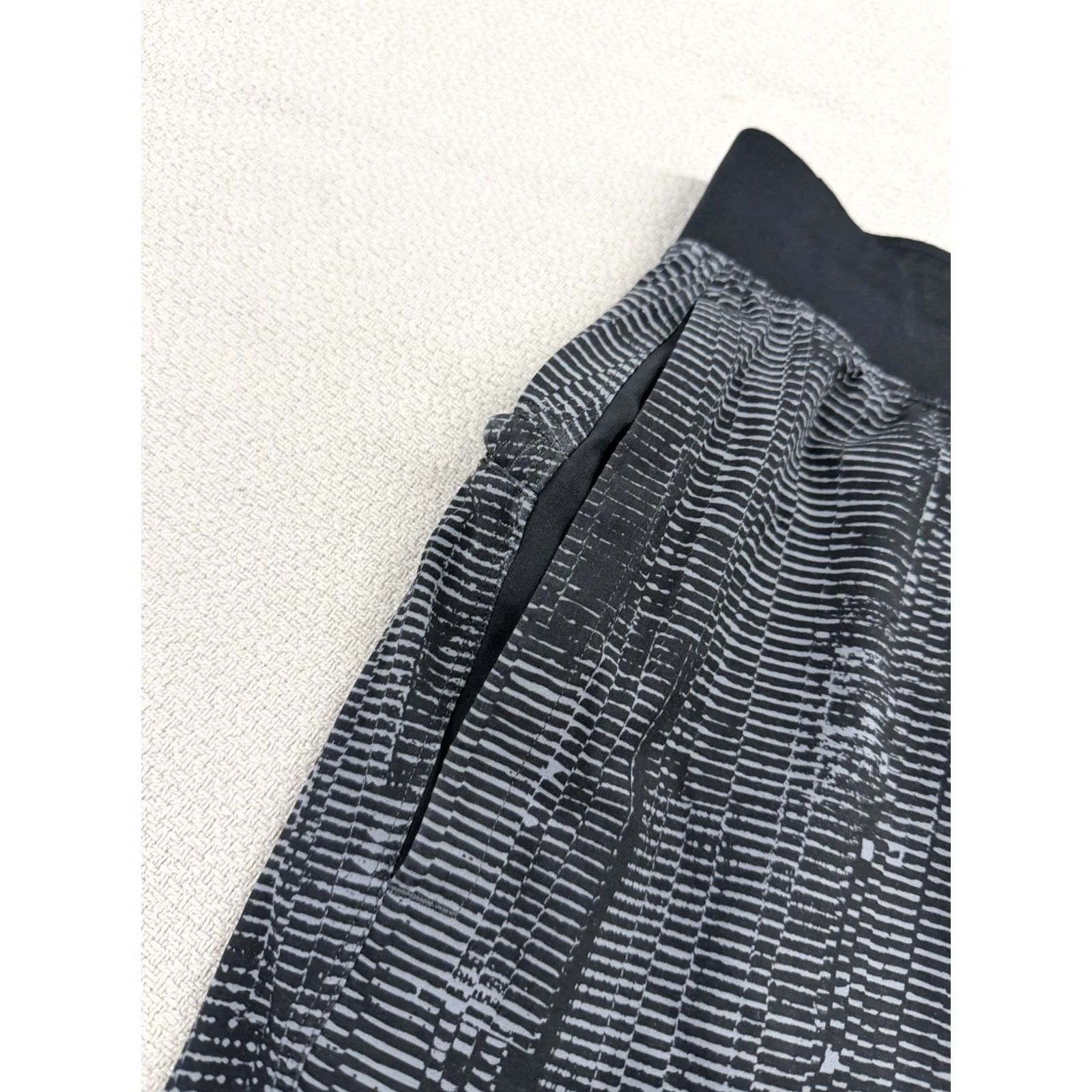 Lululemon VINTAGE? No. Size US 29 - 7 Thumbnail