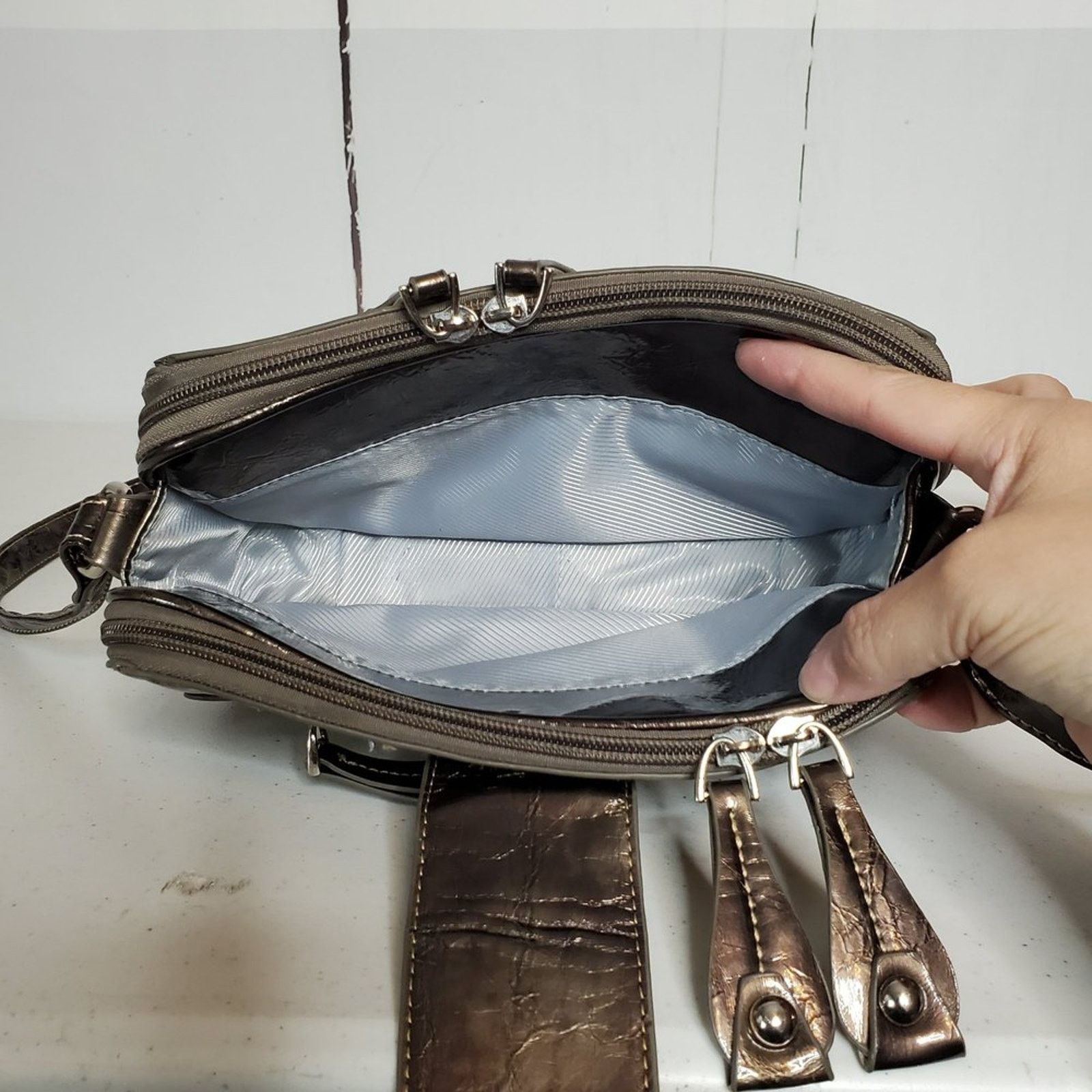Designer Marc Chantal Embossed Patent Leather Organizer Crossbody Bag Size ONE SIZE - 5 Thumbnail