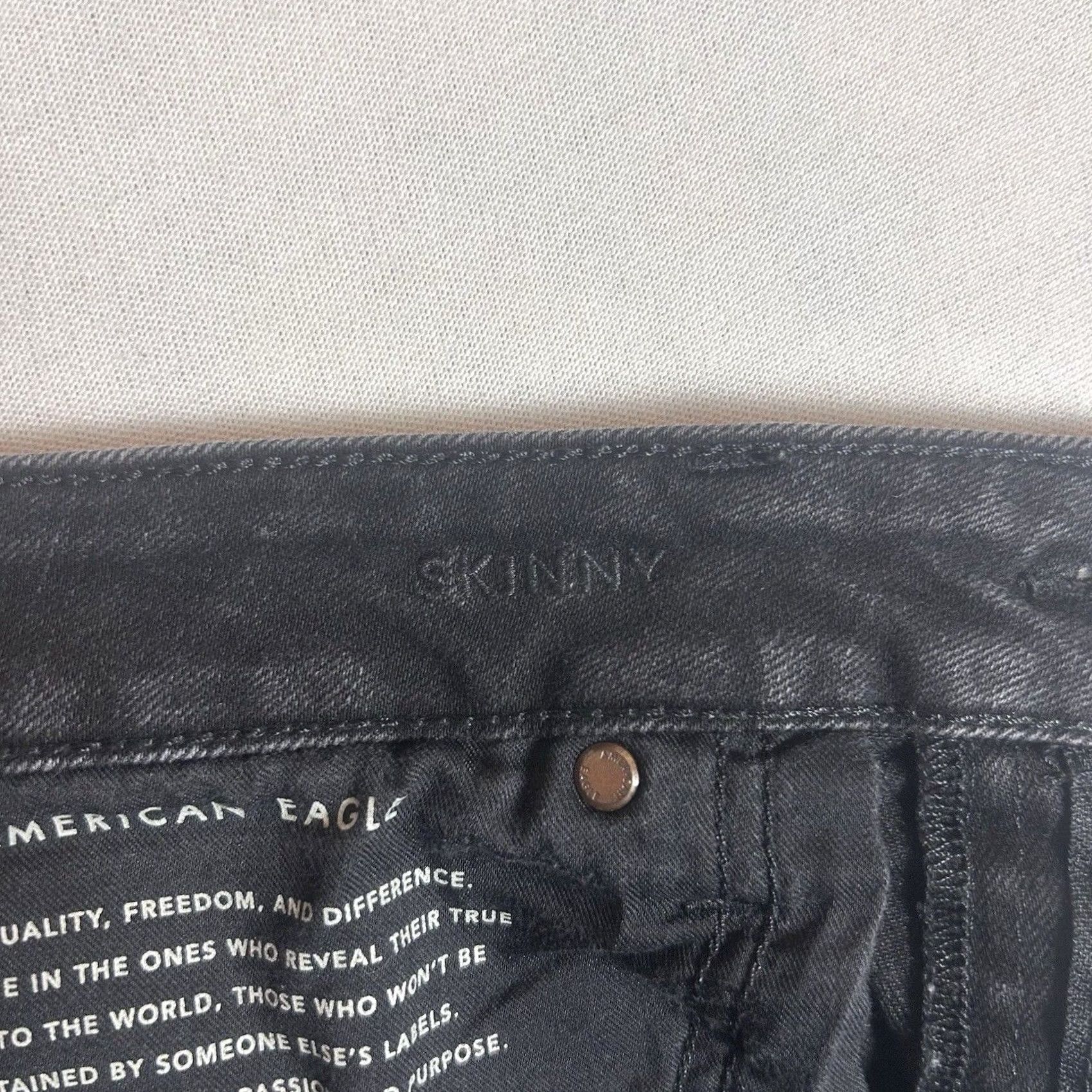American Eagle Outfitters American Eagle Outfitters Skinny Cut Off Shorts Womens 32 Black Stretch Denim 3 Inseam Size 24" / US 00 / IT 34 - 4 Thumbnail