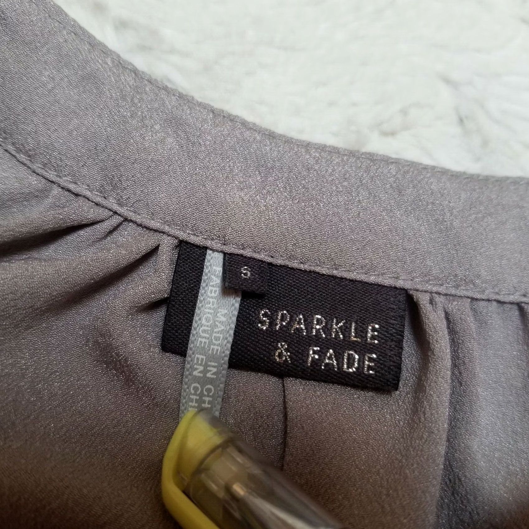 Vintage Sparkle & Fade Womens Blouse Taupe Pleat Shoulder Button-Down Long Sleeve Small Size S / US 4 / IT 40 - 3 Thumbnail