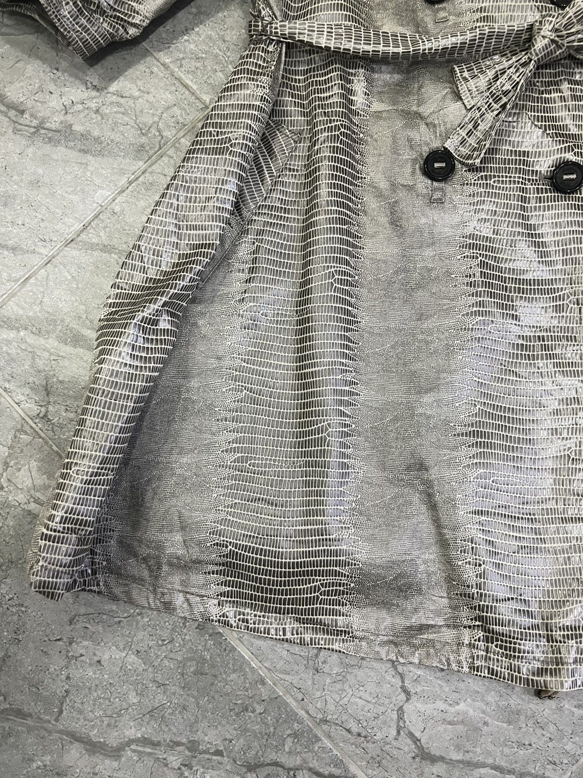 Armani Collezioni Armani Collezioni Crocodile Embossed Metallic Trench Coat Size M / US 6-8 / IT 42-44 - 4 Thumbnail