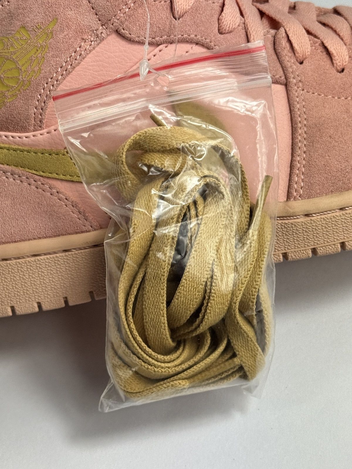 Jordan Brand JORDAN 1 MID CORAL GOLD Size US 9.5 / EU 42-43 - 9 Thumbnail
