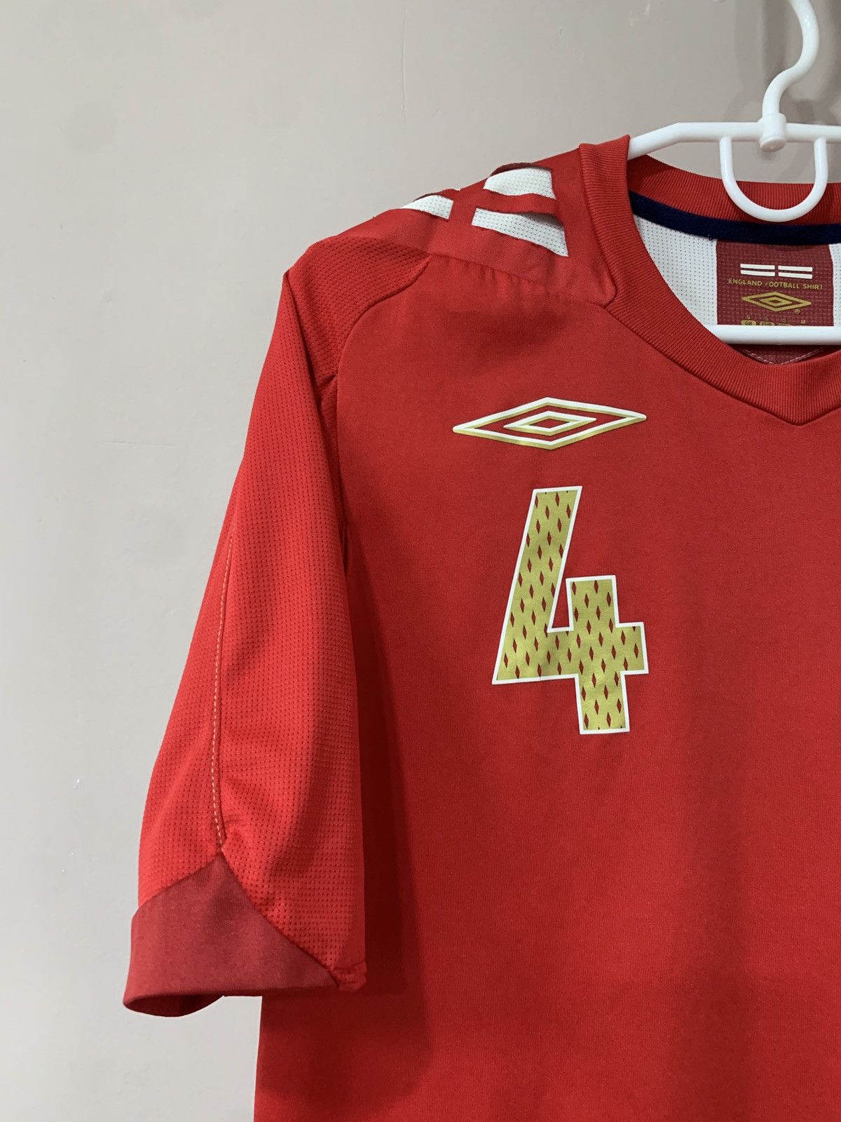 Umbro × Vintage England 2006 Away Football Shirt Umbro Vintage GERRARD #4 Size US S / EU 44-46 / 1 - 3 Thumbnail