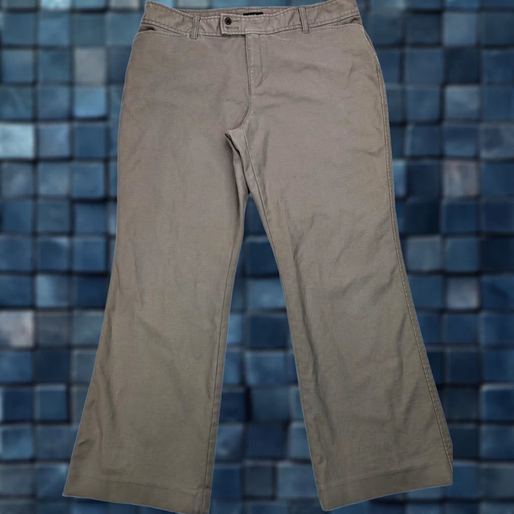 Eddie Bauer Eddie Bauer Vashon Fit Women 18 Khakis Pants Flat Front Stretch 38x30 Brown Twill Regular Pattern Solid Front Zip Pockets Button Logo Size 40" / US 18 - 1 Thumbnail
