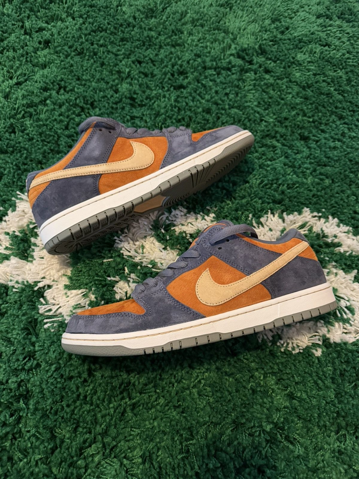 Nike Nike SB Dunk Low Light Carbon Monarch 11 Size US 11 / EU 44 - 2 Thumbnail
