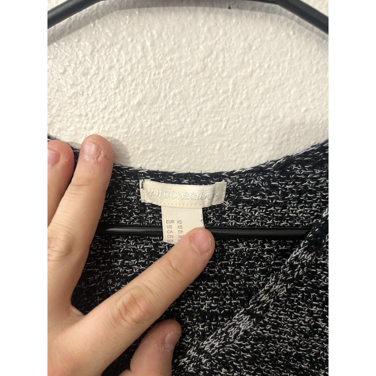 H&M H&M Conscious Sweater XS Pullover Black White Knit V-Neck Long Sleeve Regular Women, Colorful, Stretch, Knit, Fall, Spring, Winter, 12/0 Size XS / US 0-2 / IT 36-38 - 2 Thumbnail