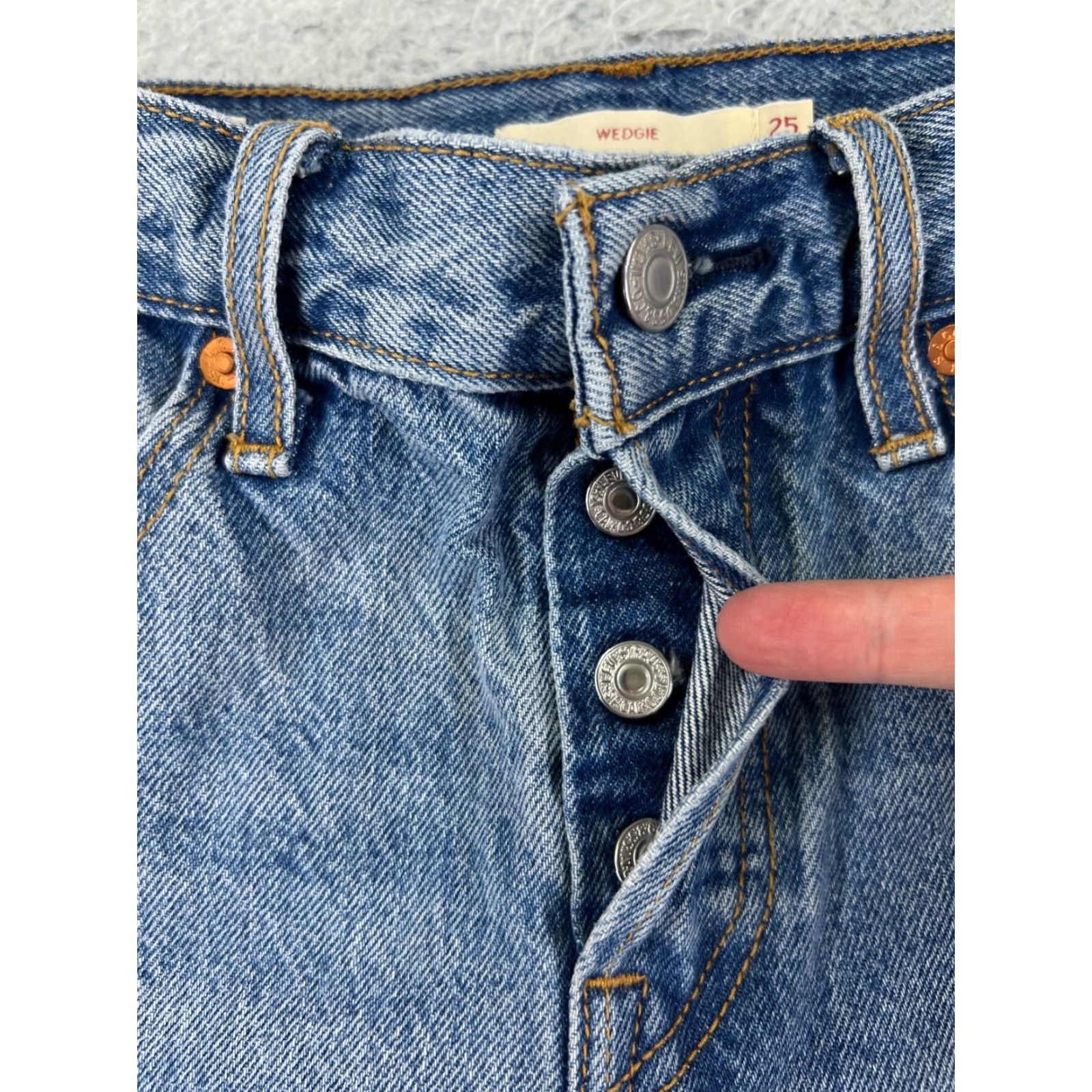 Levi's VINTAGE Levis Premium Jeans Womens 25 Blue Denim Levi's Wedgie Fit Tapered 24x27 Button Zipper 5-Pocket Distressed Stretch Regular Men? Size 42" / US 20 - 5 Thumbnail