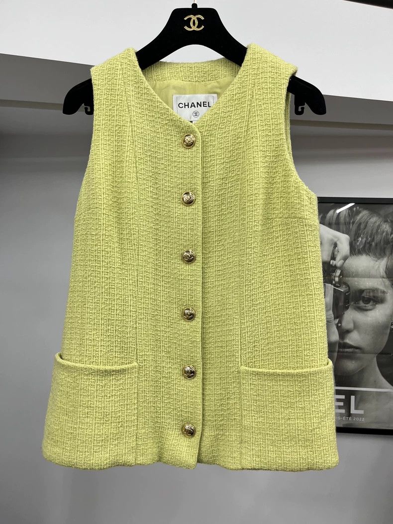 Chanel Chanel Equestrian series avocado green vest Size XS / US 0-2 / IT 36-38 - 1 Thumbnail