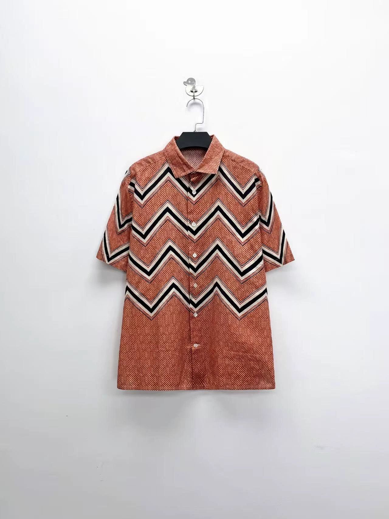 Louis Vuitton louis vuitton short sleeve logo shirt Size US L / EU 52-54 / 3 - 1 Thumbnail