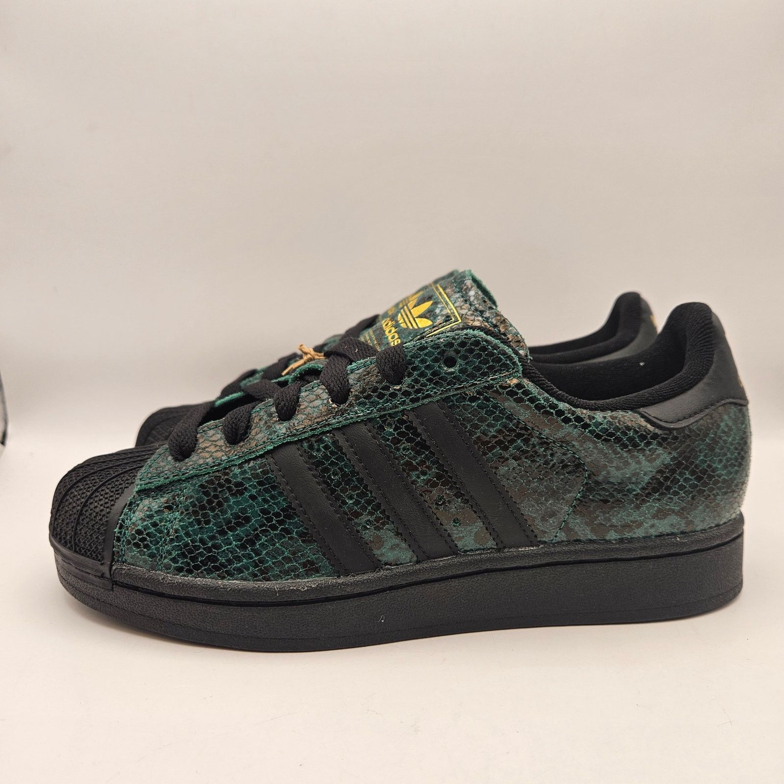 Adidas ADIDAS ORIGINALS WOMEN'S 7 SUPERSTAR BLACK GREEN SNAKESKIN Size US 7 / IT 37 - 2 Thumbnail