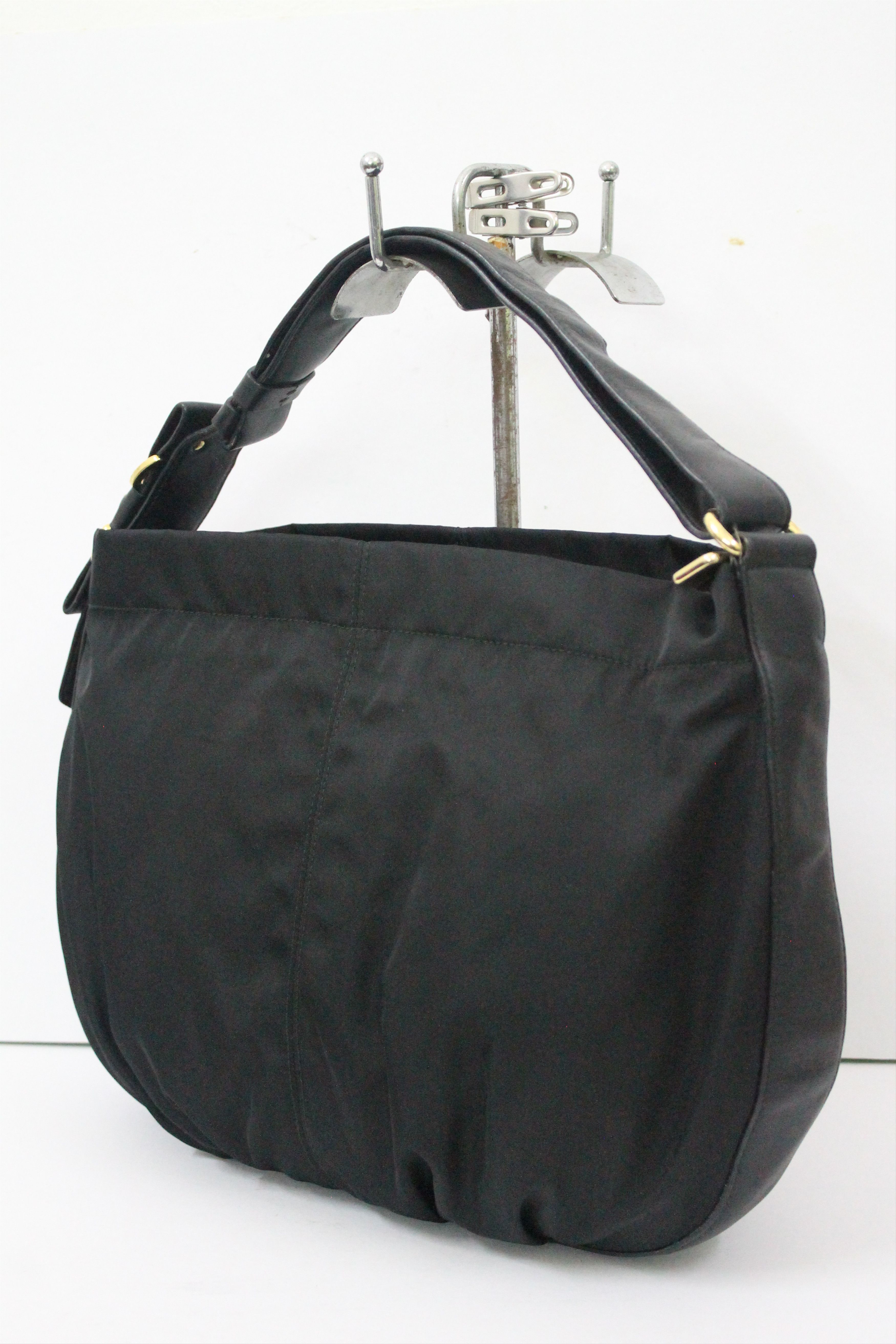 Salvatore Ferragamo Authentic SALVATORE FERRAGAMO Shoulder Bag. Size ONE SIZE - 2 Thumbnail