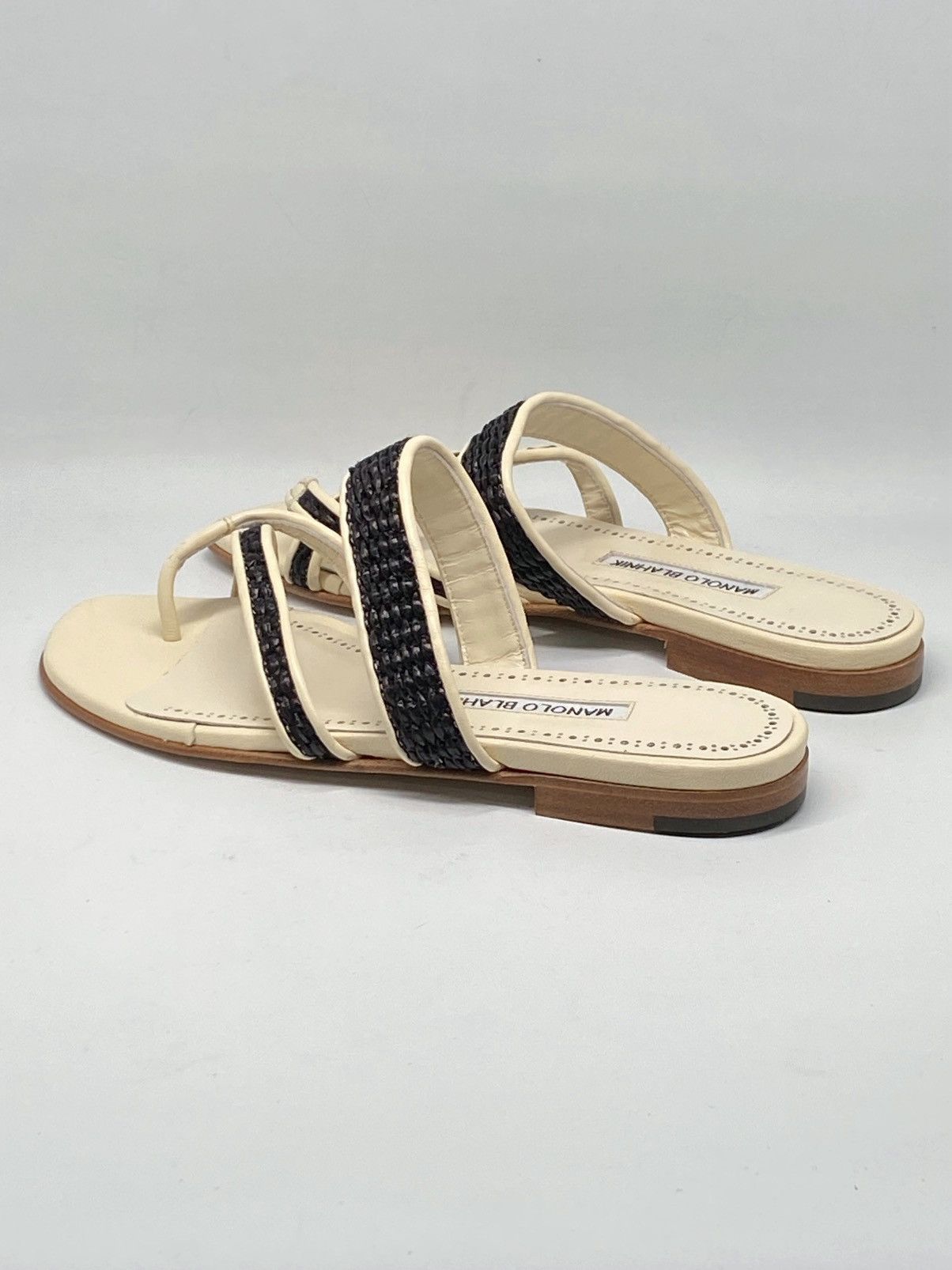 Manolo Blahnik Manolo Blahnik Susara Leather Sandals size 36 Size US 6 / IT 36 - 8 Thumbnail