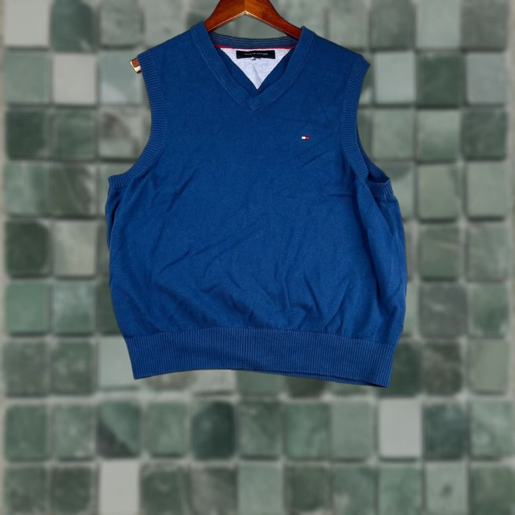 Tommy Hilfiger Tommy Hilfiger Seater Vest Mens Medium Blue Embroidered Logo V-Neck Preppy Vest Sweater Men Regular Fit Knit Cotton Sleeveless Short Sleeve? Size US M / EU 48-50 / 2 - 1 Thumbnail