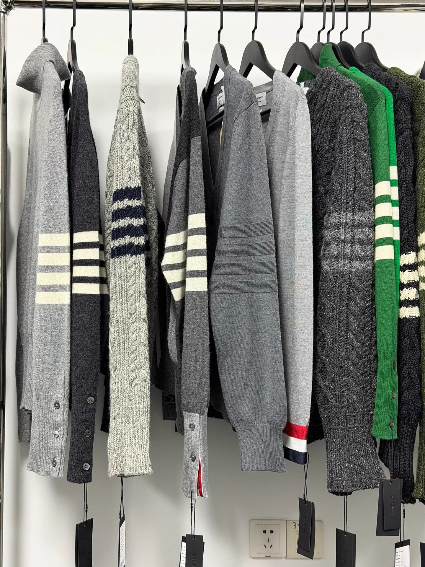 Thom Browne Thom Browne 4-Bar Wool Cardigan Dark Gray Size 3 Size US L / EU 52-54 / 3 - 6 Thumbnail