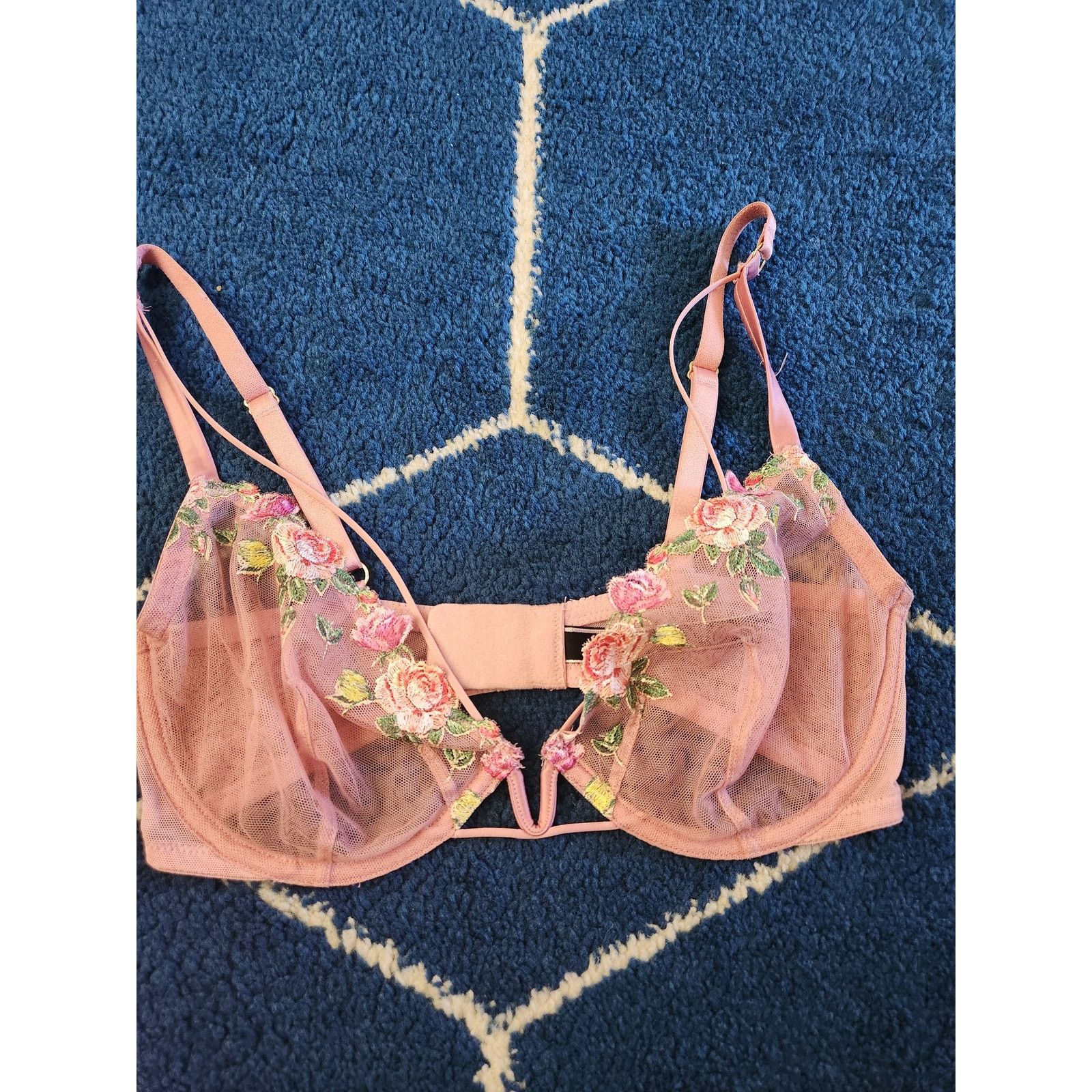 Victoria's Secret Victoria Secret Embroidered Floral Light Support Bra- 34D Size ONE SIZE - 1 Thumbnail