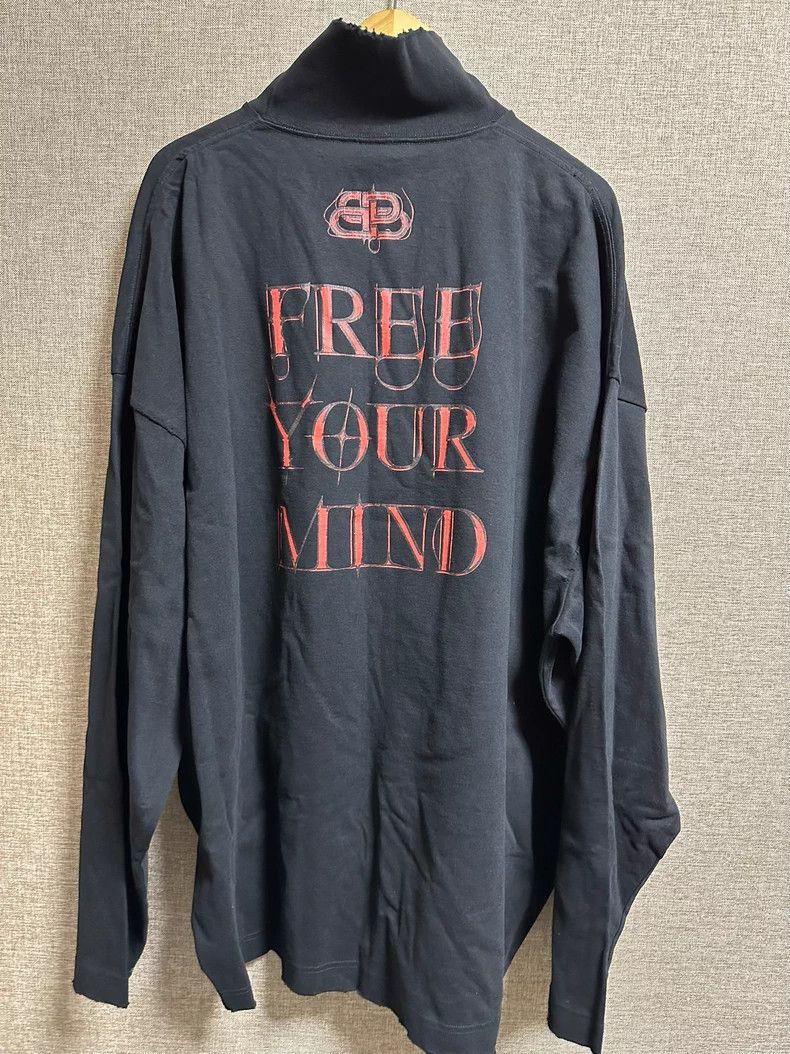 Balenciaga Balenciaga Sanskrit God's Eye Distressed High Neck Long Sl Size US S / EU 44-46 / 1 - 5 Thumbnail