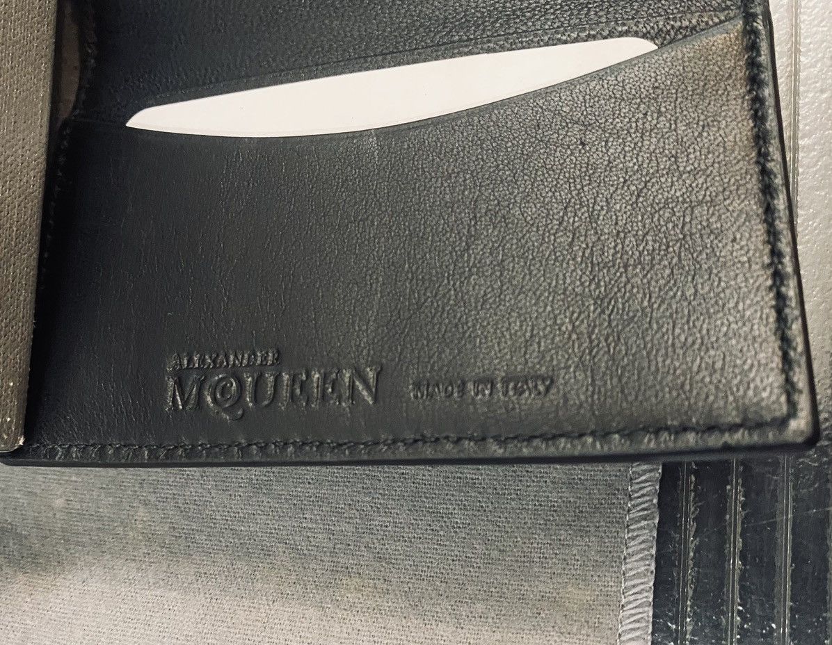 Alexander McQueen Alexander McQueen 🇮🇹 black leather skull bloom cc wallet NIB Size ONE SIZE - 2 Thumbnail