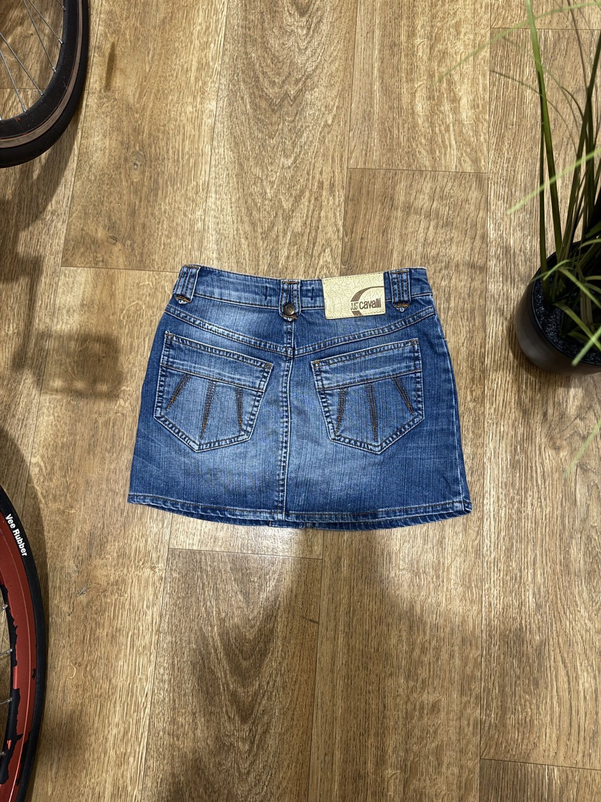 Just Cavalli VINTAGE JUST CAVALLI 2000s MINI DENIM SKIRT Size 26" / US 2 / IT 38 - 6 Thumbnail