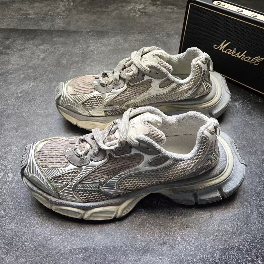 Balenciaga Balenciaga Beige Lowtop Sneakers XXXL Men Size US 10 / EU 43 - 1 Thumbnail