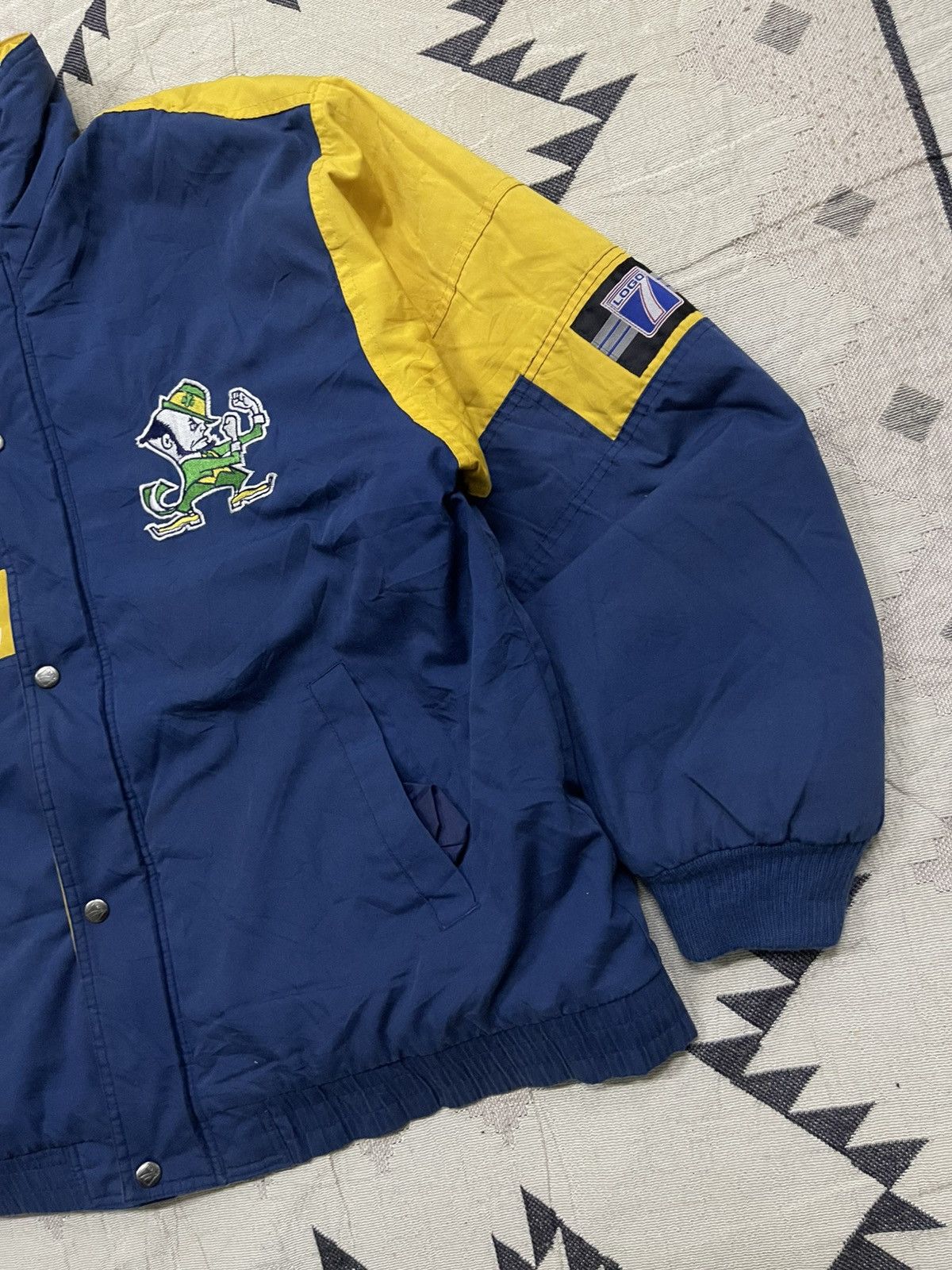 Logo 7 VINTAGE 90s LOGO 7 NOTRE DAME FIGHTING IRISH NFL JACKET Size US L / EU 52-54 / 3 - 5 Thumbnail