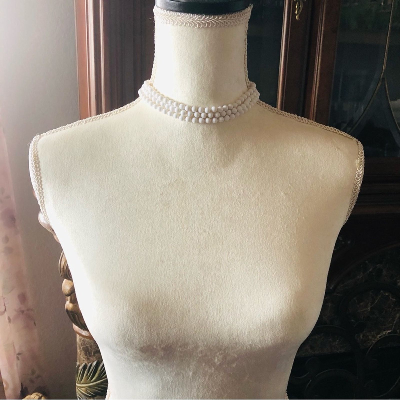 Vintage Vintage 60s white Duchess triple strand pearl necklace NWT Size ONE SIZE - 5 Thumbnail